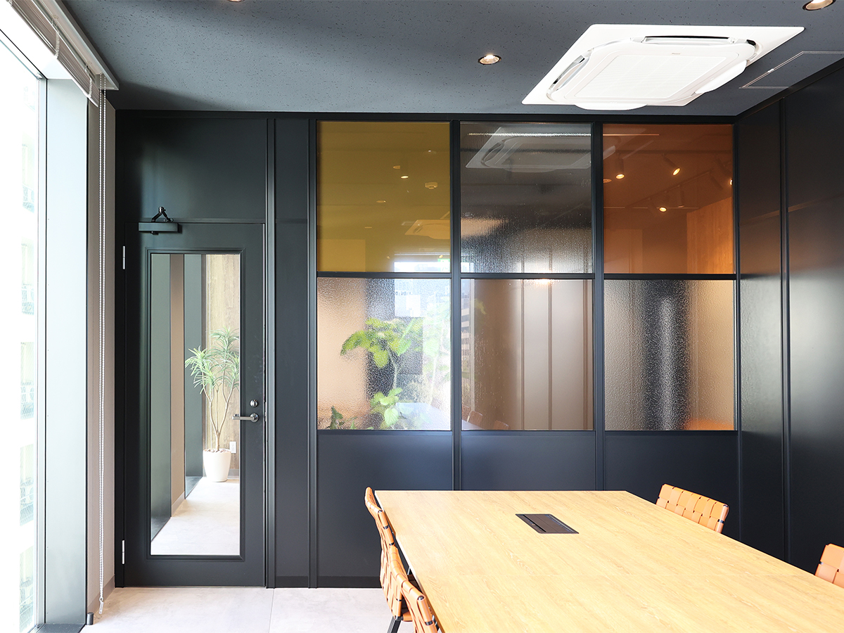 株式会社パック城北店　会議室ガラス装飾-7